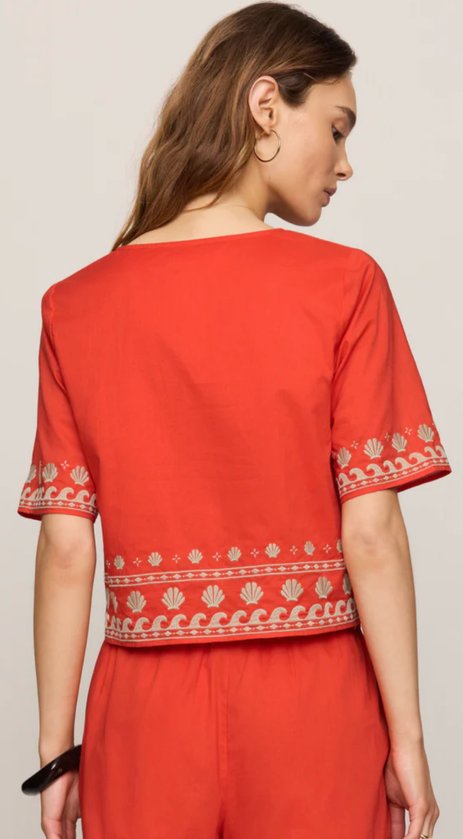 Cast Of Waves Top